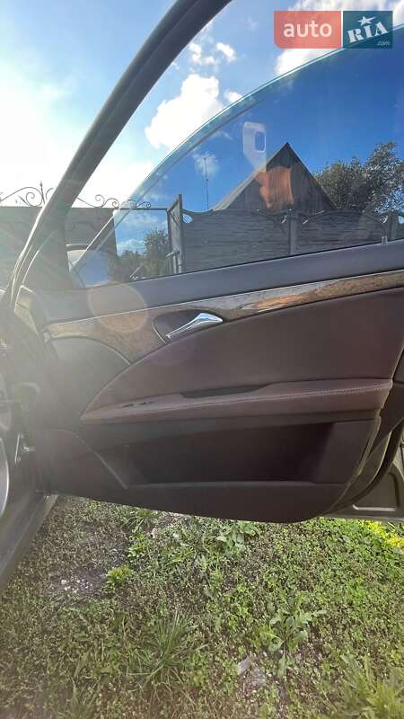 Седан Mercedes-Benz E-Class 2004 в Днепре
