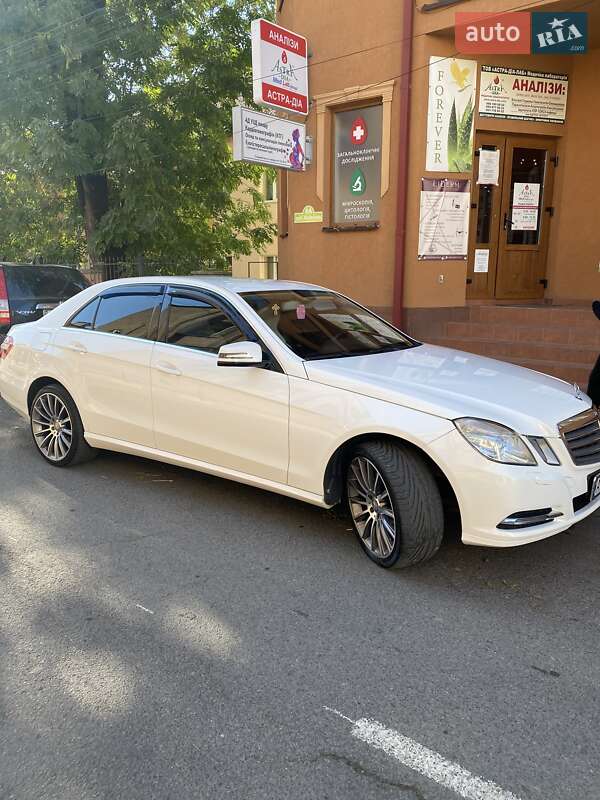 Седан Mercedes-Benz E-Class 2012 в 