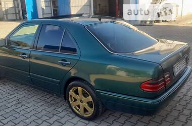 Седан Mercedes-Benz E-Class 1997 в Черновцах