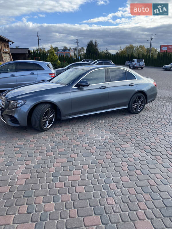 Седан Mercedes-Benz E-Class 2016 в Львове
