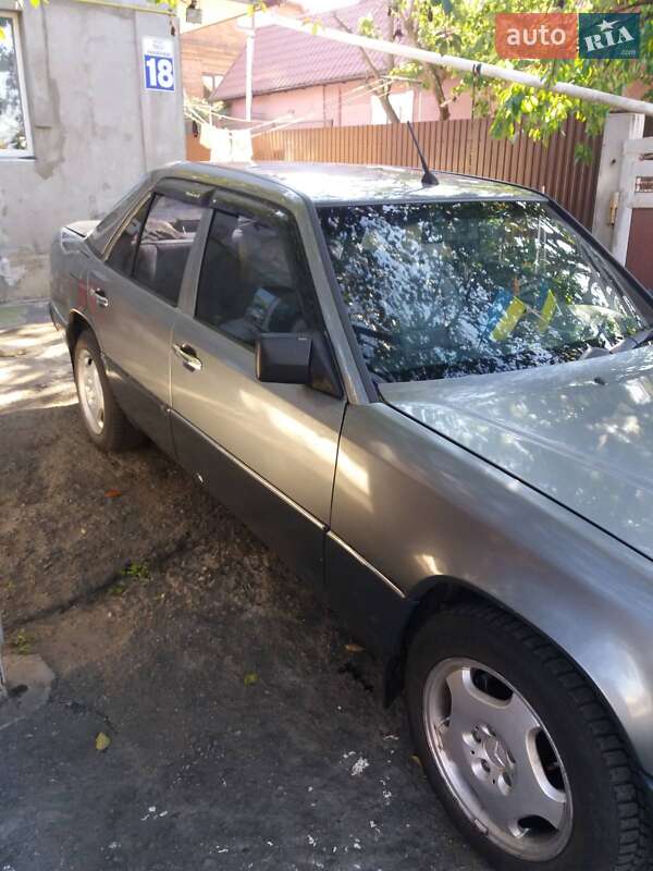 Седан Mercedes-Benz E-Class 1989 в Хмельницькому