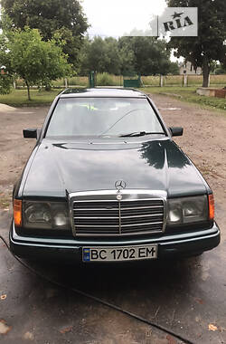 Седан Mercedes-Benz E-Class 1988 в Львове