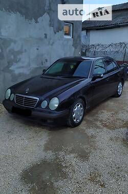 Седан Mercedes-Benz E-Class 2000 в Львове
