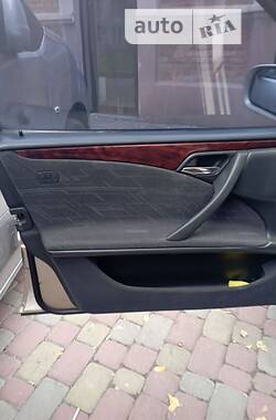 Седан Mercedes-Benz E-Class 2000 в Дніпрі