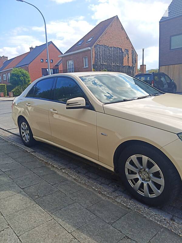 Седан Mercedes-Benz E-Class 2012 в Киеве