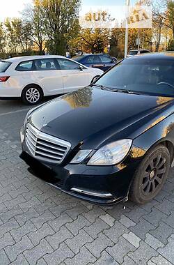 Седан Mercedes-Benz E-Class 2012 в Киеве