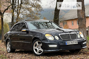 Седан Mercedes-Benz E-Class 2003 в Межгорье