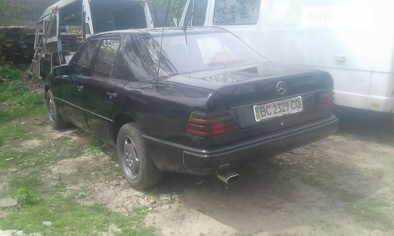 Седан Mercedes-Benz E-Class 1987 в Самборе