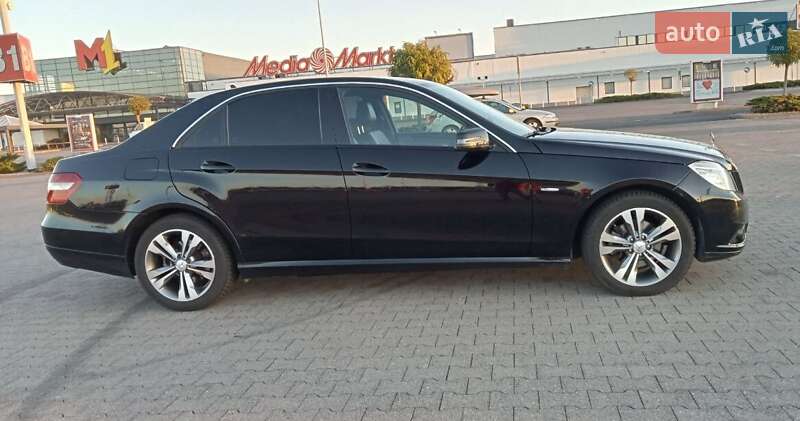 Седан Mercedes-Benz E-Class 2011 в Чернівцях
