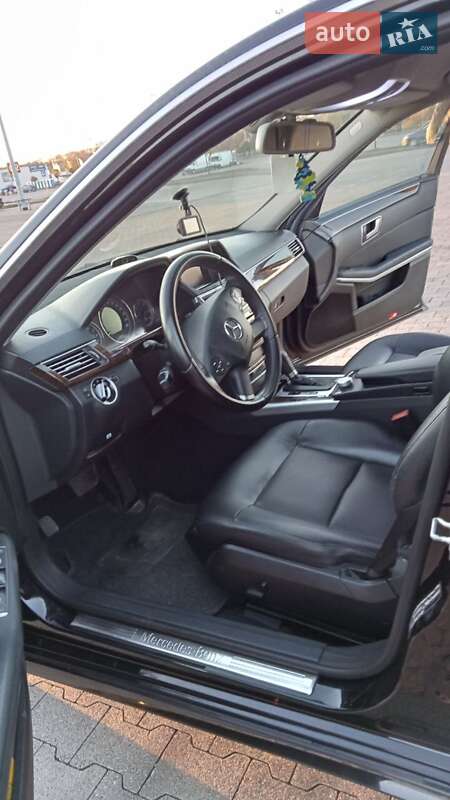 Седан Mercedes-Benz E-Class 2011 в Чернівцях