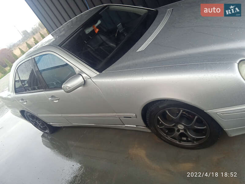 Седан Mercedes-Benz E-Class 2000 в Львові