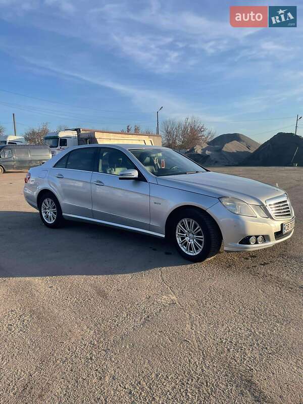 Седан Mercedes-Benz E-Class 2009 в Прилуках