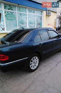 Седан Mercedes-Benz E-Class 1998 в 