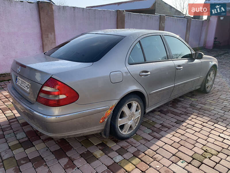 Седан Mercedes-Benz E-Class 2003 в Хусте
