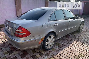 Седан Mercedes-Benz E-Class 2003 в Хусте