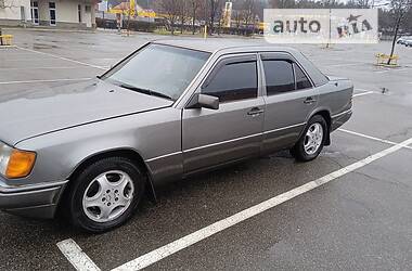 Седан Mercedes-Benz E-Class 1992 в Броварах