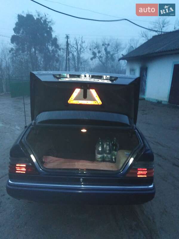 Седан Mercedes-Benz E-Class 1995 в Черновцах
