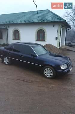 Седан Mercedes-Benz E-Class 1995 в Черновцах