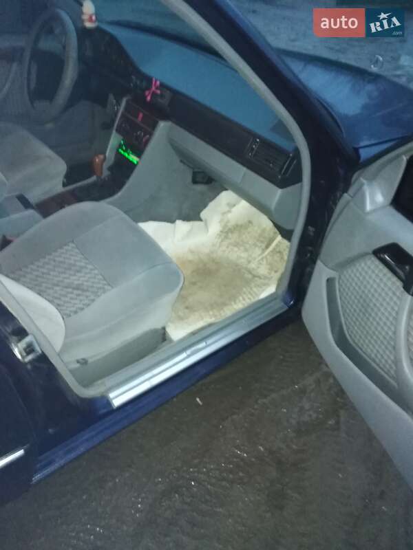 Седан Mercedes-Benz E-Class 1995 в Черновцах