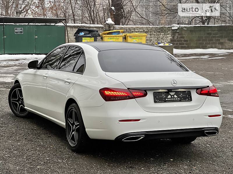 Седан Mercedes-Benz E-Class 2021 в Києві