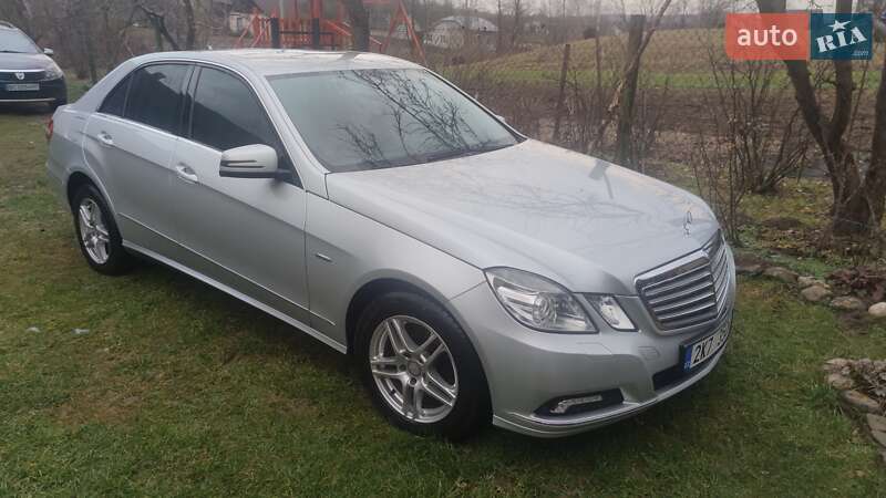 Седан Mercedes-Benz E-Class 2009 в Старому Самборі