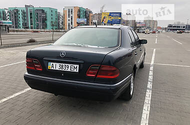 Седан Mercedes-Benz E-Class 1997 в Києві