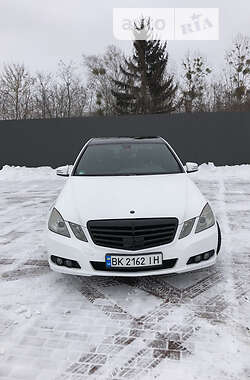 Седан Mercedes-Benz E-Class 2011 в Сарнах