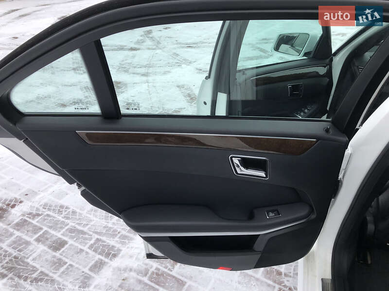 Седан Mercedes-Benz E-Class 2011 в Сарнах