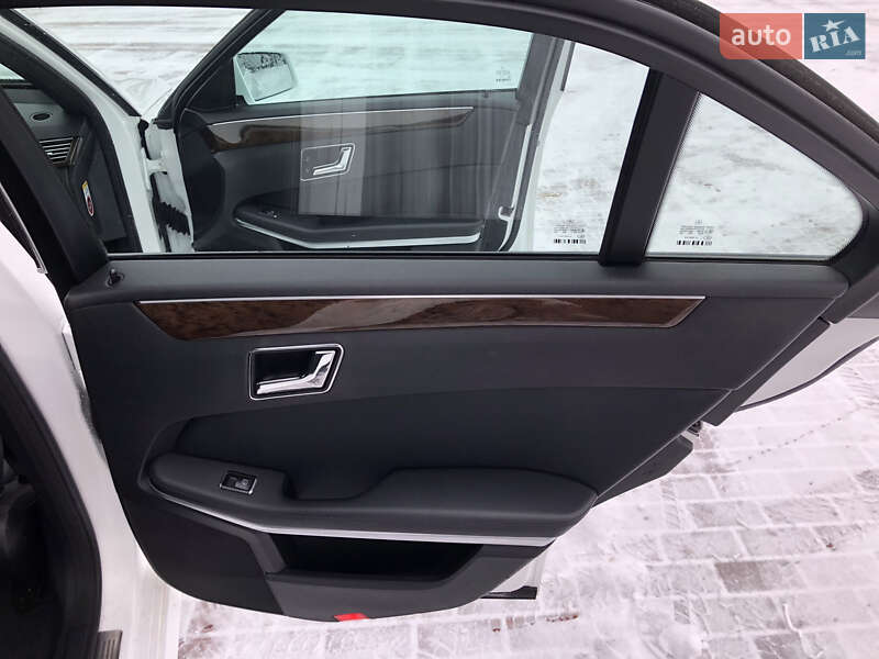 Седан Mercedes-Benz E-Class 2011 в Сарнах