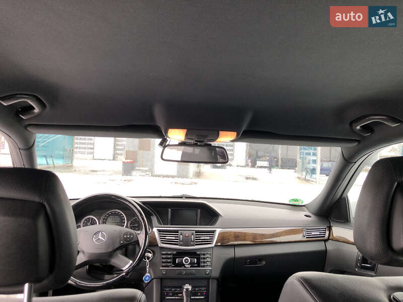 Седан Mercedes-Benz E-Class 2011 в Сарнах