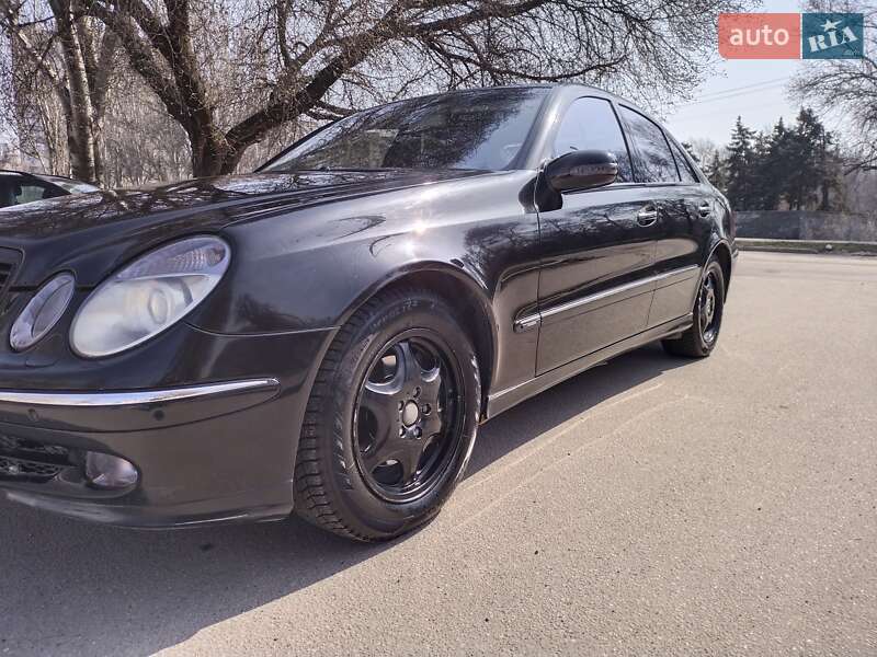 Седан Mercedes-Benz E-Class 2003 в Запоріжжі
