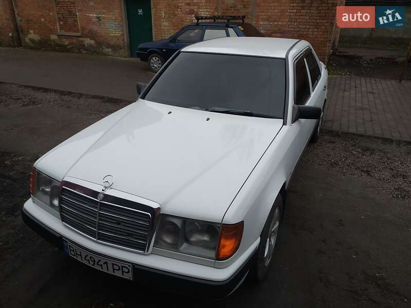 Седан Mercedes-Benz E-Class 1986 в Раздельной