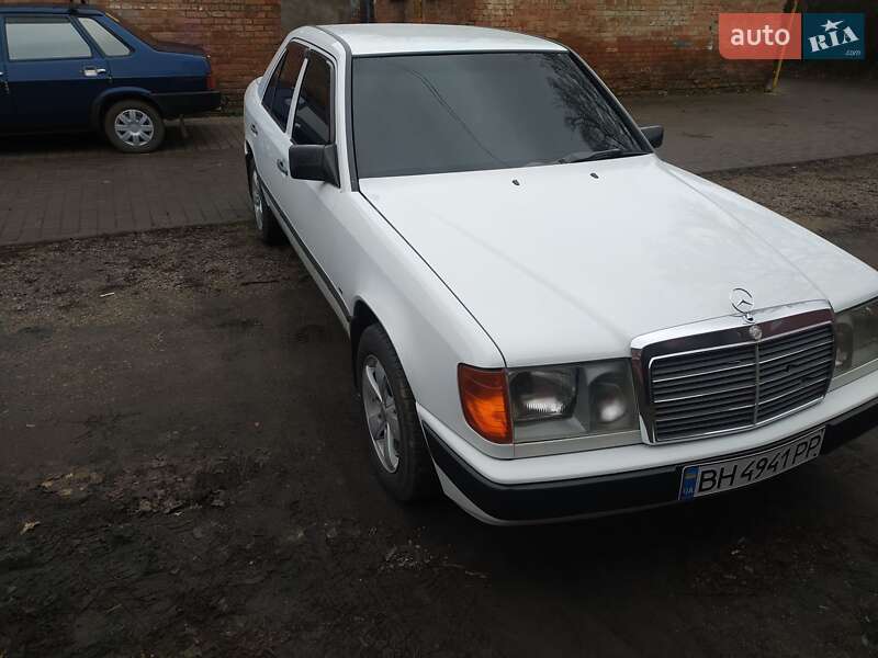 Седан Mercedes-Benz E-Class 1986 в Раздельной