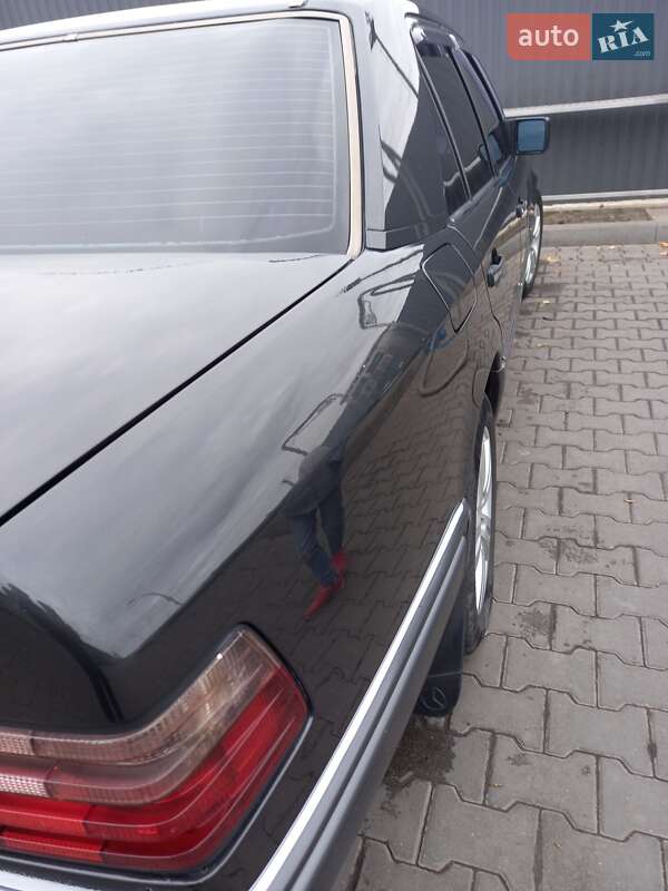 Седан Mercedes-Benz E-Class 1995 в Червонограде