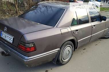 Седан Mercedes-Benz E-Class 1994 в Львове