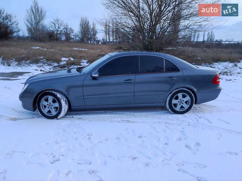 Седан Mercedes-Benz E-Class 2004 в Запорожье