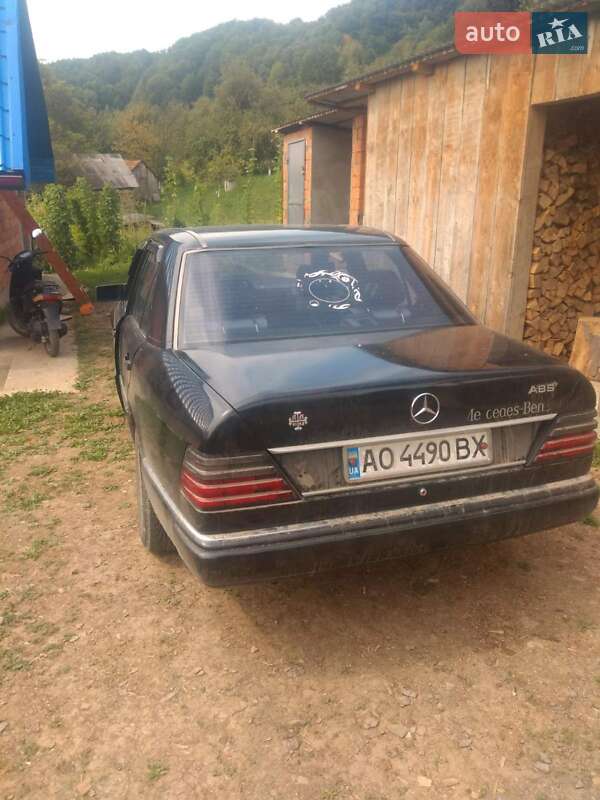 Седан Mercedes-Benz E-Class 1988 в Хусті