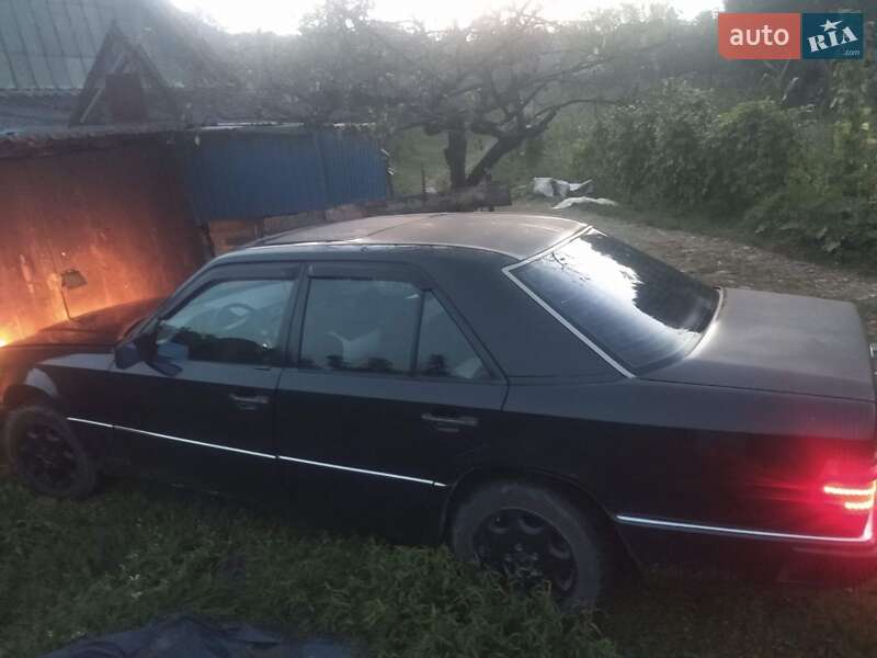 Седан Mercedes-Benz E-Class 1988 в Хусті