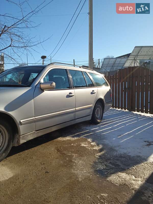 Универсал Mercedes-Benz E-Class 2001 в Бучаче