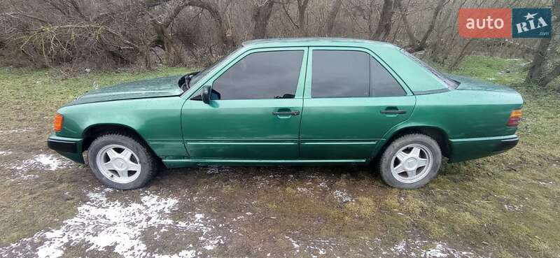 Седан Mercedes-Benz E-Class 1985 в Одесі