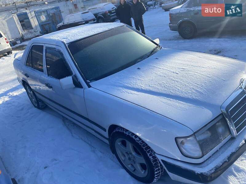 Седан Mercedes-Benz E-Class 1987 в Шостке