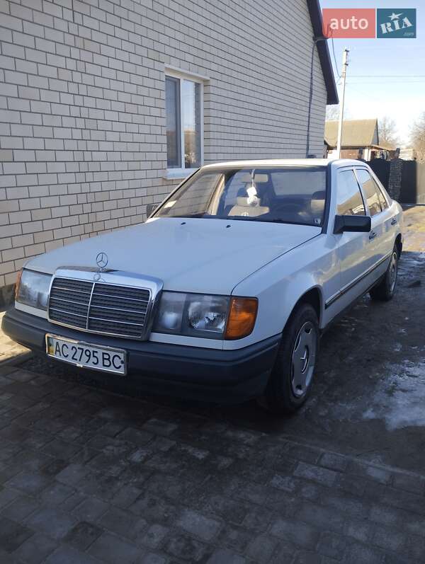 Седан Mercedes-Benz E-Class 1986 в Луцьку фото 2 Седан Mercedes-Benz E-Class 1986 в Луцьку