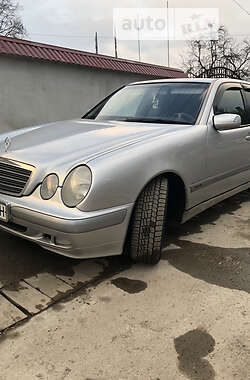 Седан Mercedes-Benz E-Class 2002 в Рахові