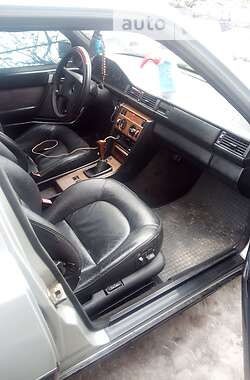Седан Mercedes-Benz E-Class 1987 в 