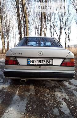 Седан Mercedes-Benz E-Class 1987 в 