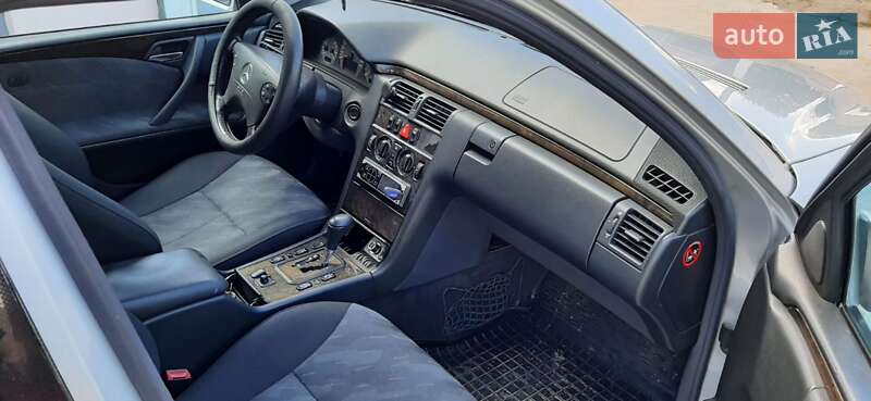 Седан Mercedes-Benz E-Class 2002 в Измаиле фото 3 Седан Mercedes-Benz E-Class 2002 в Измаиле