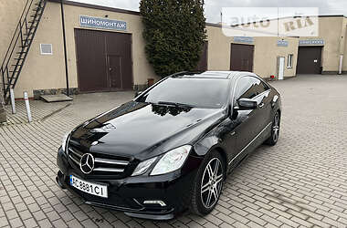 Купе Mercedes-Benz E-Class 2010 в 