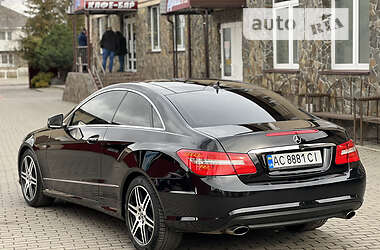 Купе Mercedes-Benz E-Class 2010 в 