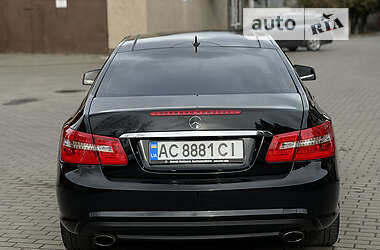 Купе Mercedes-Benz E-Class 2010 в 