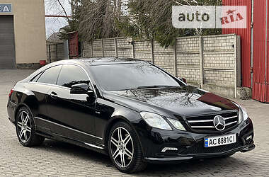 Купе Mercedes-Benz E-Class 2010 в 